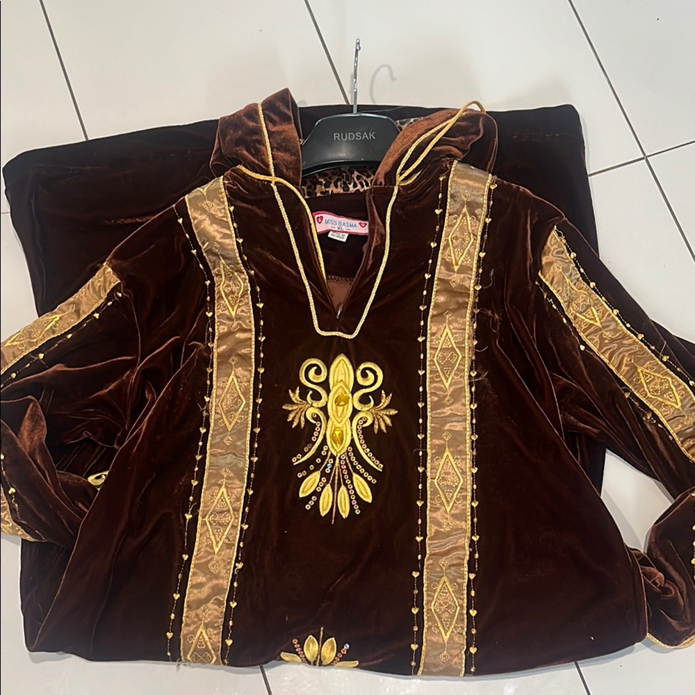 Elegant Brown and Gold Long Sleeve Dress